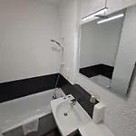 מלון Cit'hotel Le Quai 9 2*