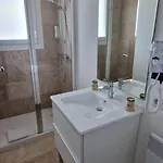 Cit'hotel Le Quai 9 2* שאלאן