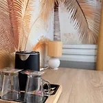 Cit'hotel Le Quai 9 2* שאלאן