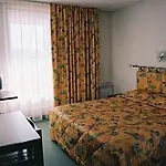 Cit'hotel Le Quai 9 מלון
