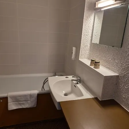 Le Hotel 2*