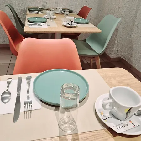 Cit'hotel Le Quai 9 , Ex Le 2* שאלאן