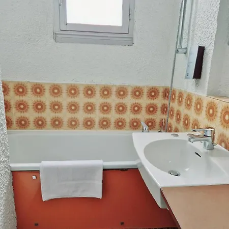 Cit'hotel Le Quai 9 , Ex Le מלון