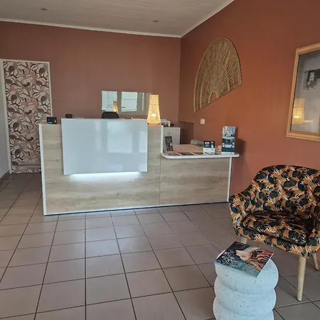 Cit'hotel Le Quai 9 , Ex Le מלון שאלאן