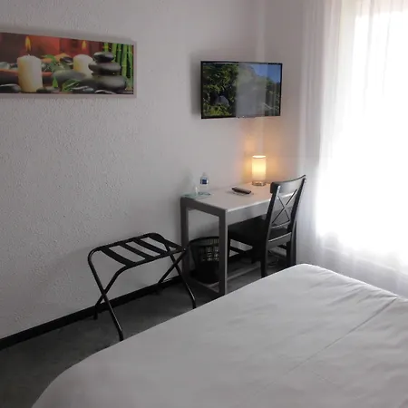 Cit'hotel Le Quai 9 , Ex Le מלון שאלאן