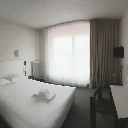 מלון Cit'hotel Le Quai 9 , Ex Le 2*