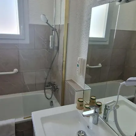 Cit'hotel Le Quai 9 2*