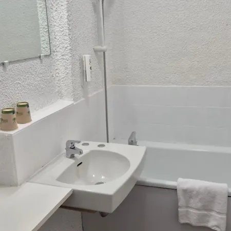 Cit'hôtel Le Quai 9 , Ex Le Hotel 2*