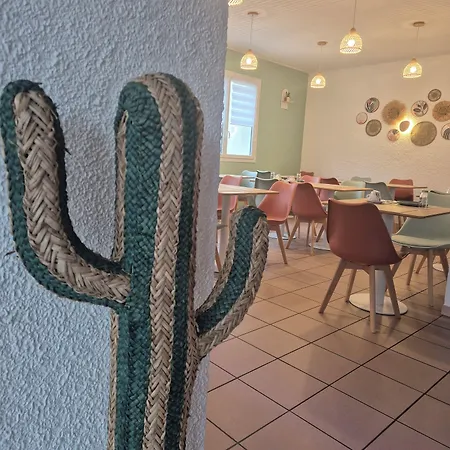 Cit'hotel Le Quai 9 ホテル シャラン