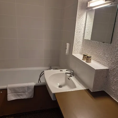 Cit'hotel Le Quai 9 Hotel