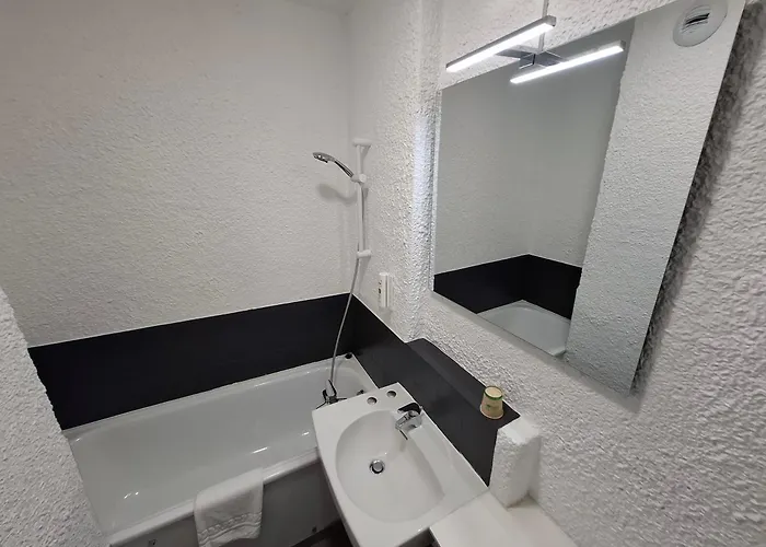 Hotel Cit'hotel Le Quai 9 2*