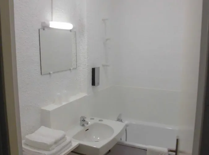 Cit'hotel Le Quai 9 Hotel 2*